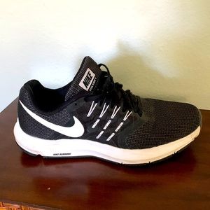 Nike Run Swift 8 1/1 black & white